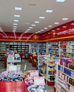 Corredor com ampla variedade de produtos de saúde e bem-estar